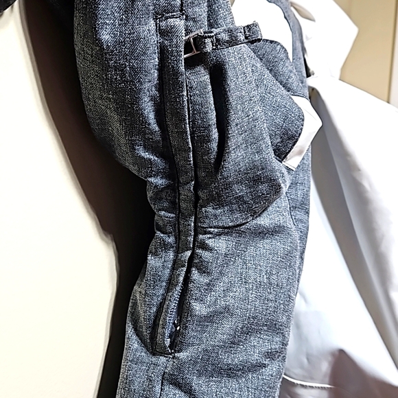 Obermeyer Teen XL (18) Winter Ski Jacket - Picture 10 of 15